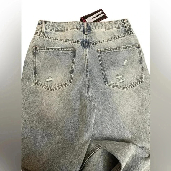 No Bounderies Super High Rise Straight Relaxed Distressed Button Fly Mom Jeans - Picture 12 of 13